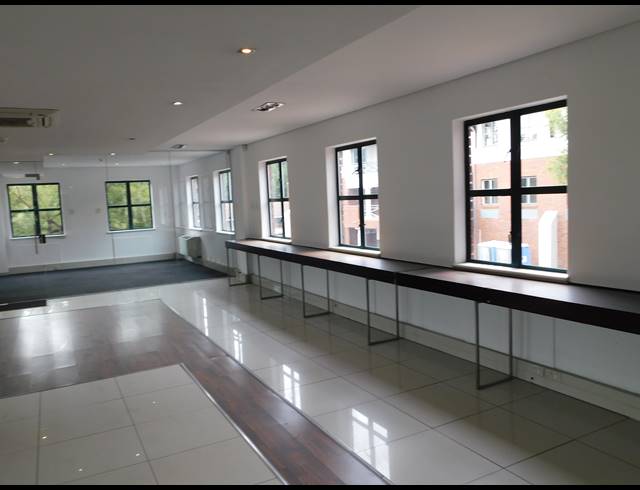 446M² OFFICE TO LET IN HYDE PARK